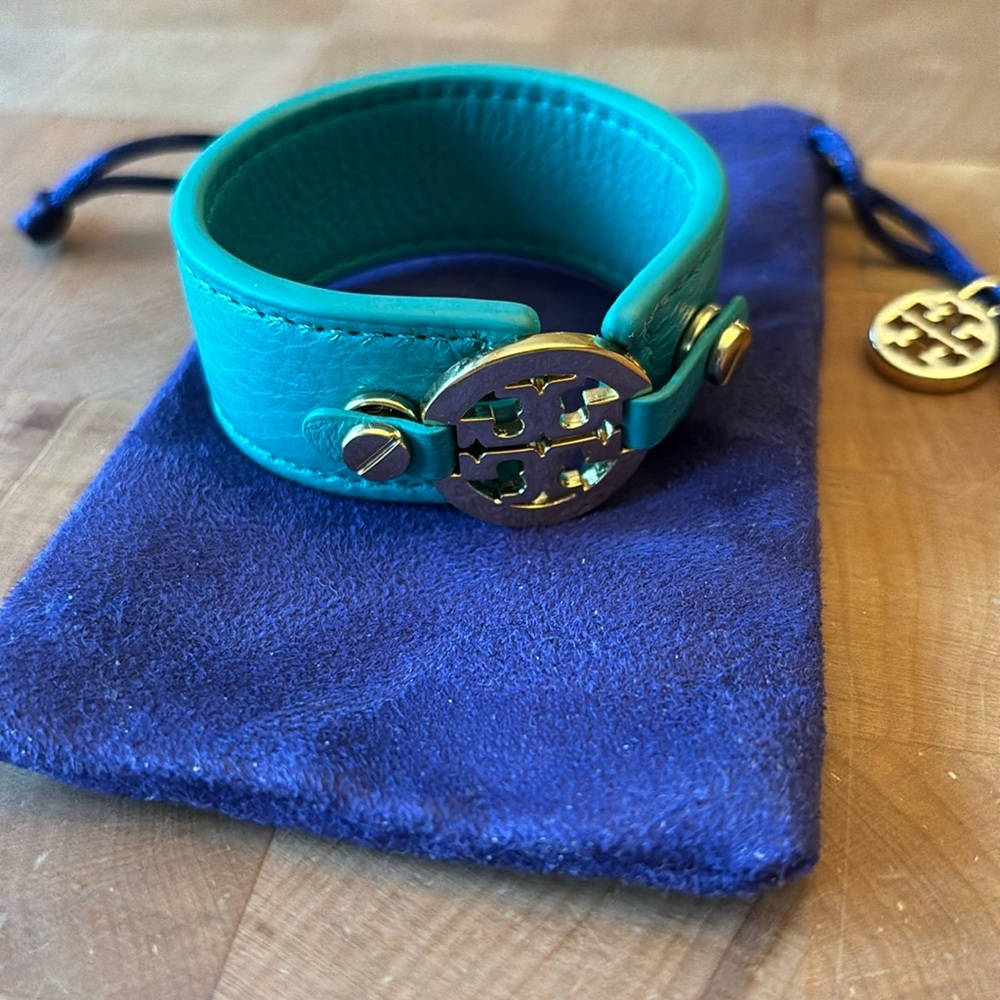 Tory Burch braclet/cuff for sale with original bag!